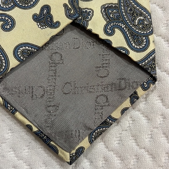 Christian Dior Tie in Excellent condition beautiful print - Picture 5 of 7